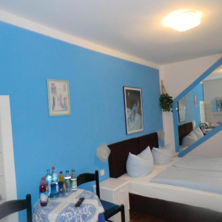 Hotel Pension Haydn - Chambre Double - Salle de Bains Commune - 5