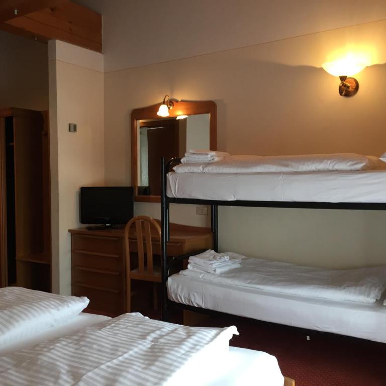 Hotel Collini - Habitación Cuádruple Económica - 2