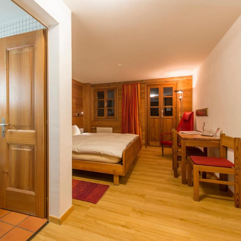 Hotel Glocke - Doppelzimmer mit Balkon - 7