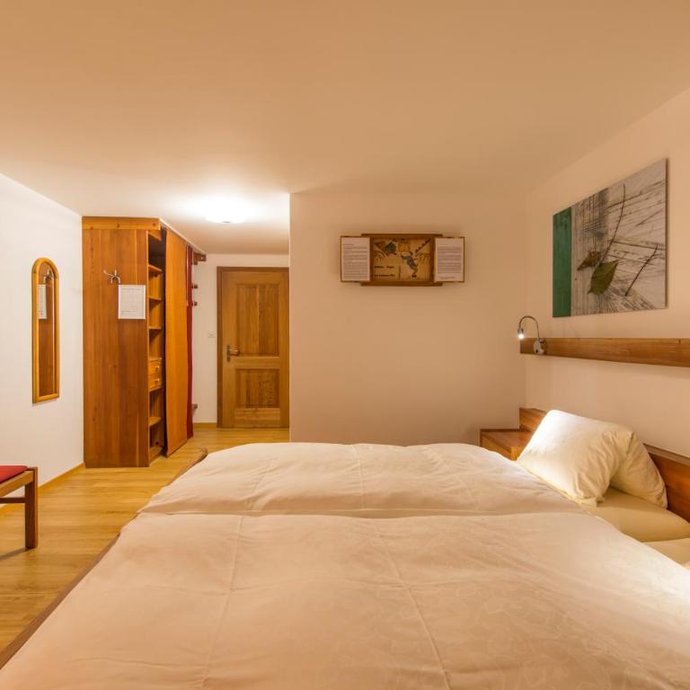 Hotel Glocke - Doppelzimmer mit Balkon - 13