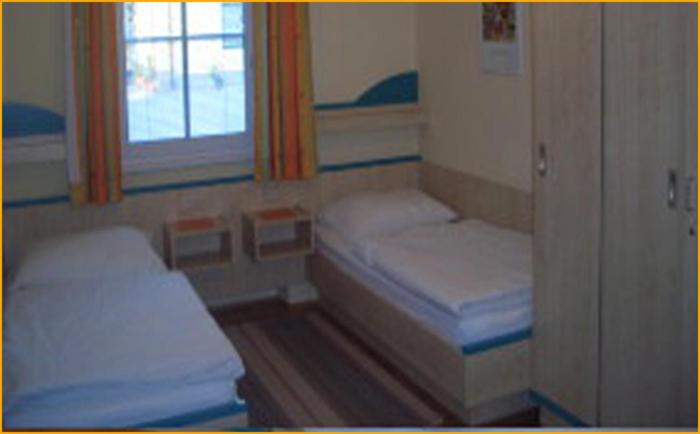 Gasthof Schlosswirt - Zweibettzimmer mit Gemeinschafts-WC - 2