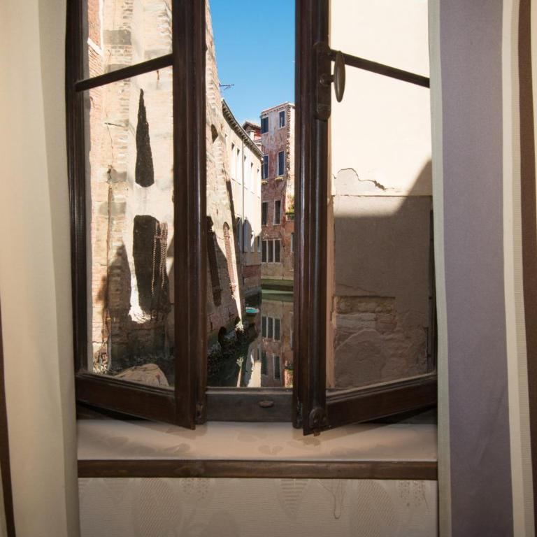 Ca' Lavezzera - Camera Matrimoniale/Doppia con Letti Singoli con Vista Canale - 33