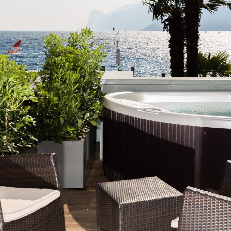 Hotel Lago Di Garda - Camera Matrimoniale Superior con Vista Lago e Terrazza - 3