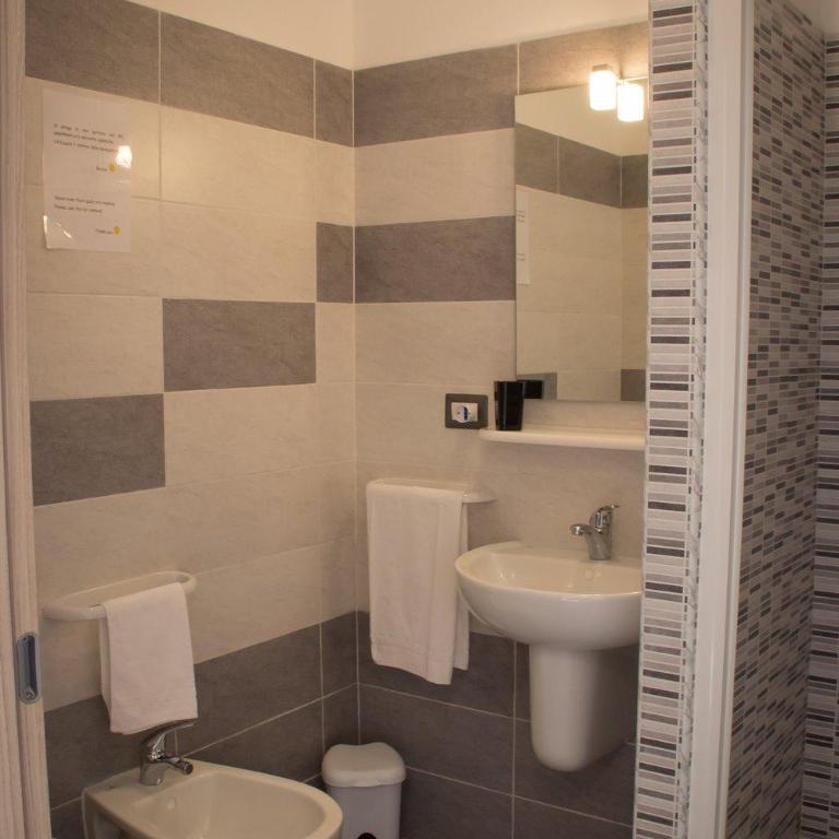 Rocca Pinta Guest House - Camera Matrimoniale/Doppia con Letti Singoli con Bagno Privato - 8