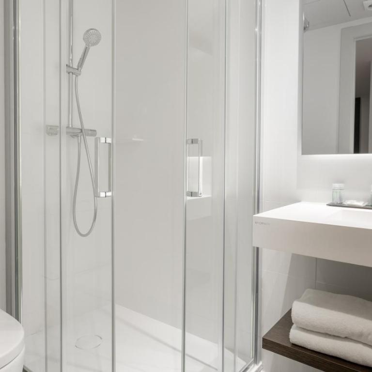 Arc La Rambla - Twin Room with Ramblas view - 3