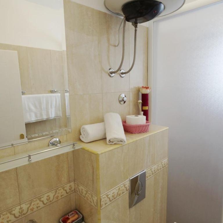 Apartments Miković - Superior Dvokrevetna Soba sa Bračnim Krevetom i Balkonom - 9