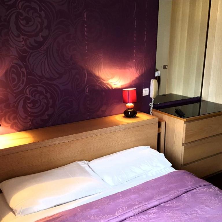 Hôtel Média - Chambre Simple avec Salle de Bains Privative - 2