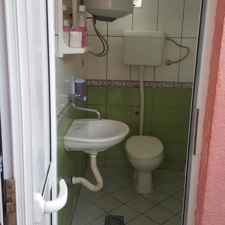 AS MONTENEGRO SUITES - Trokrevetna Soba sa Zajedničkim Kupatilom - 3