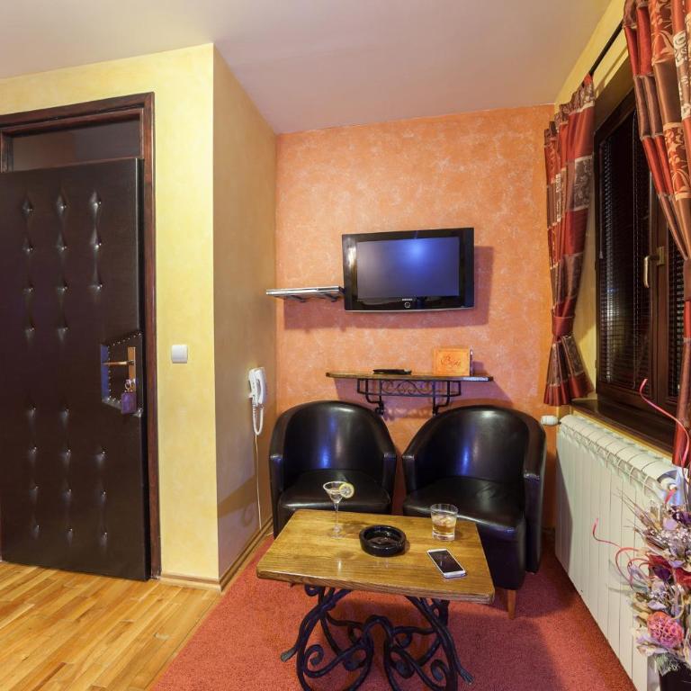 Guest House Vila Bajka - Dvokrevetna Soba sa Bračnim Krevetom - 5