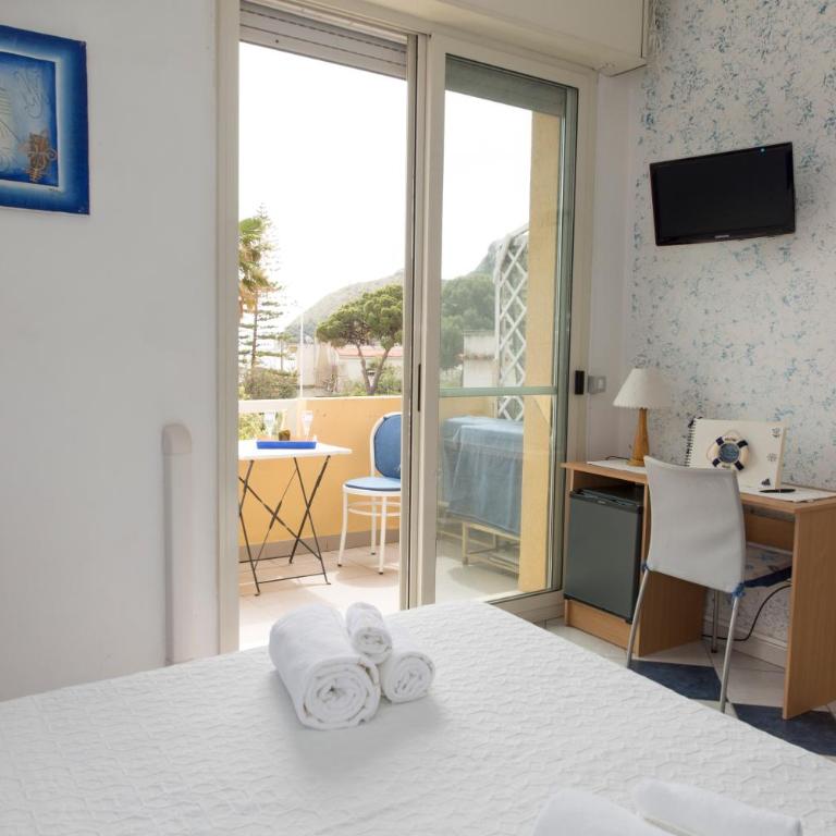 Lewis Rooms Poetto Beach - Double or Twin Room with Balcony - 4