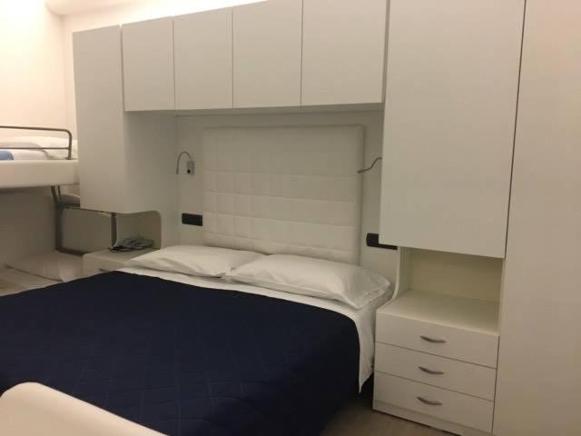 Hotel Saint Tropez - Triple Room - 9