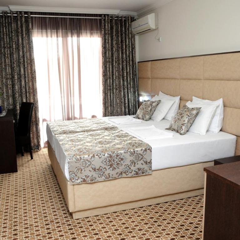 Hotel Lion - Dvokrevetna Soba sa Bračnim Krevetom - 11