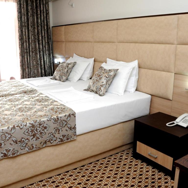 Hotel Lion - Dvokrevetna Soba sa Bračnim Krevetom - 10