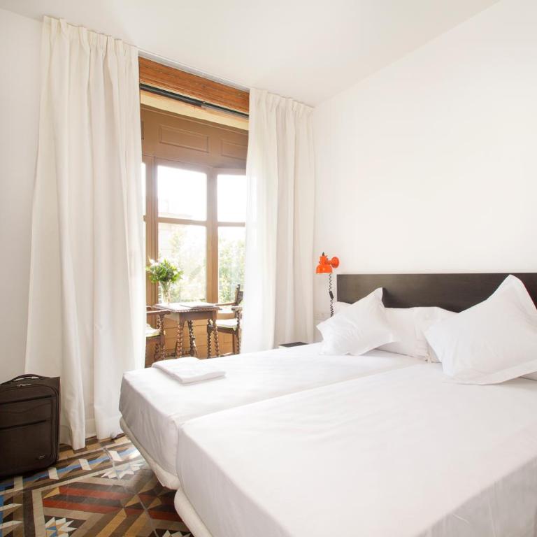 Som Nit Triomf - Double or Twin Room with Balcony - 8