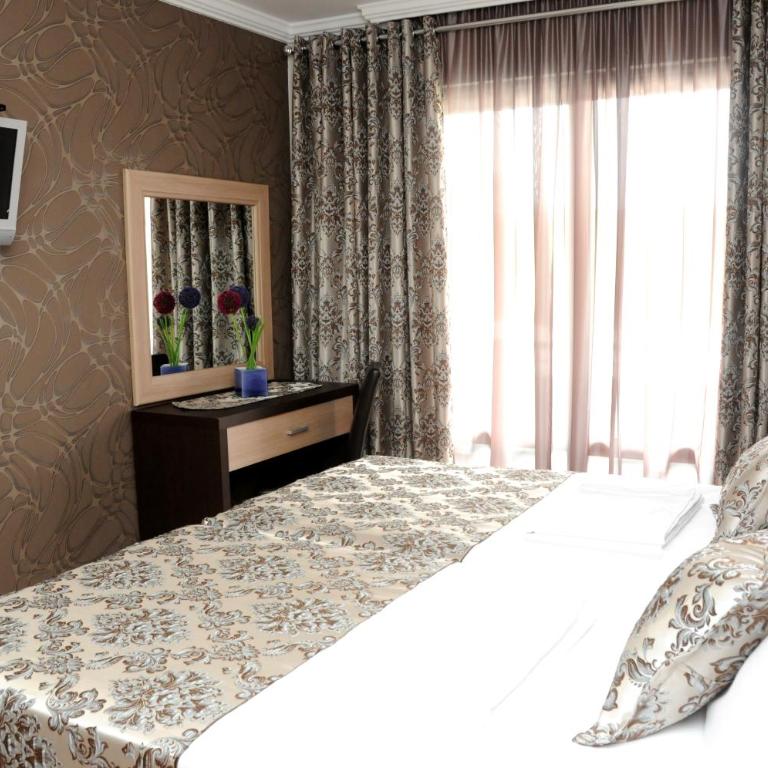Hotel Lion - Dvokrevetna Soba sa Bračnim Krevetom - 9