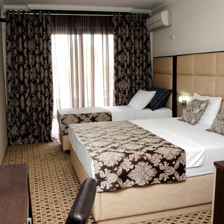 Hotel Lion - Trokrevetna Soba - 2