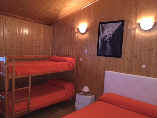 Bungalows & Albergue La Playa - Two-Bedroom Bungalow (1-8 Adults) - 5