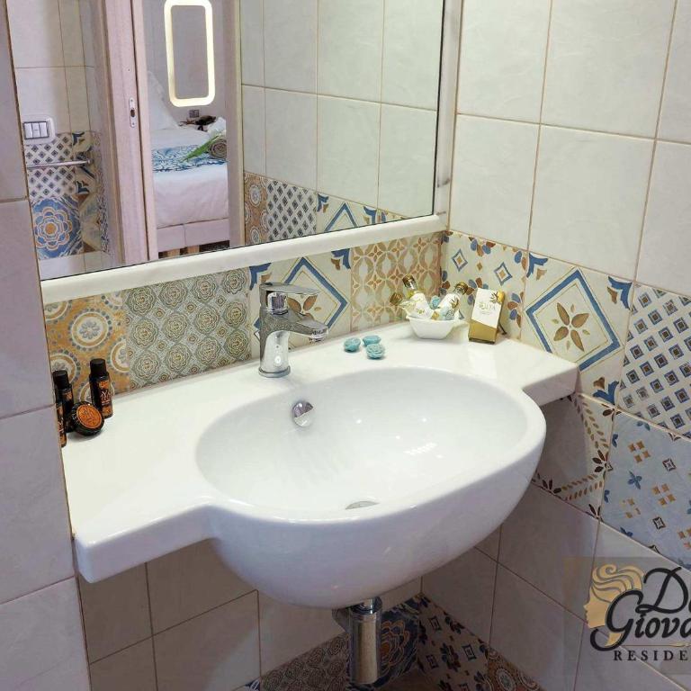 Residenza Donna Giovanna - Deluxe Room - 23
