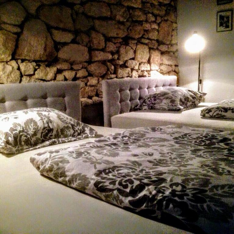 Hostel Musala - Standard Queen Room with Two Queen Beds - 1