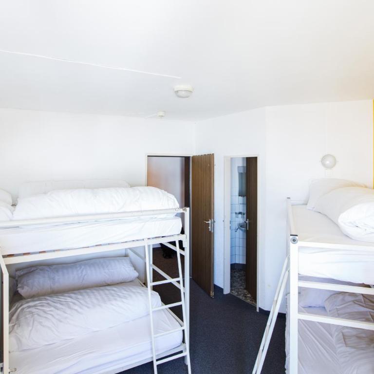 GALAAXY Mountain Hostel--Nur mit der Gondelbahn Erreichbar - Vierbettzimmer mit Gemeinschaftsbad - 1
