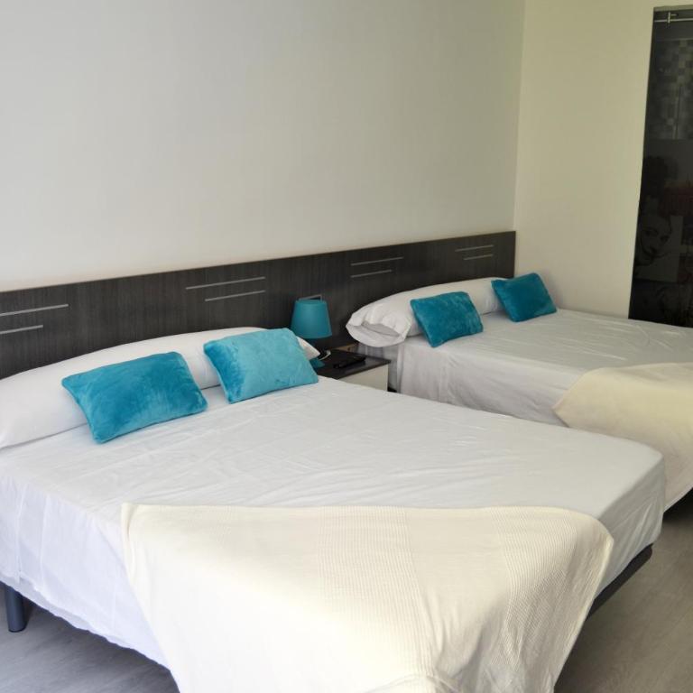 Bed&Breakfast 10 GIRONA - Habitación Triple Deluxe - 4