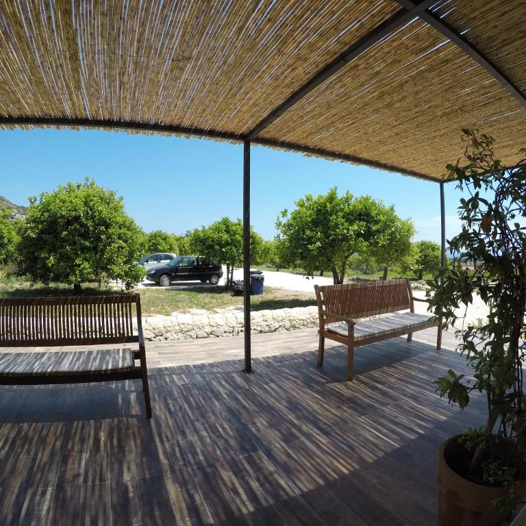 Agriturismo Alle Riserve Cavagrande - Camera Matrimoniale con Vista Giardino - 1
