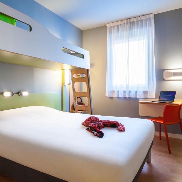Ibis Budget Limoges Nord - Chambre Triple avec Grand Lit et Lit Superposé - 7
