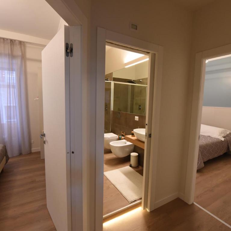 Nicola's Luxury Rooms - Camera Quadrupla con Bagno Privato - 12