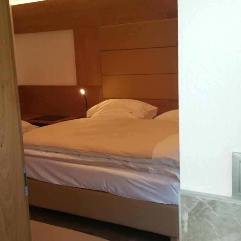 Hotel Vergeiner - Deluxe Dreibettzimmer - 1