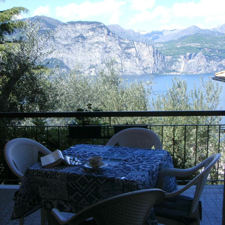 Casa Palmira - Appartamento con 2 Camere da Letto, Terrazza e Vista Lago - 19