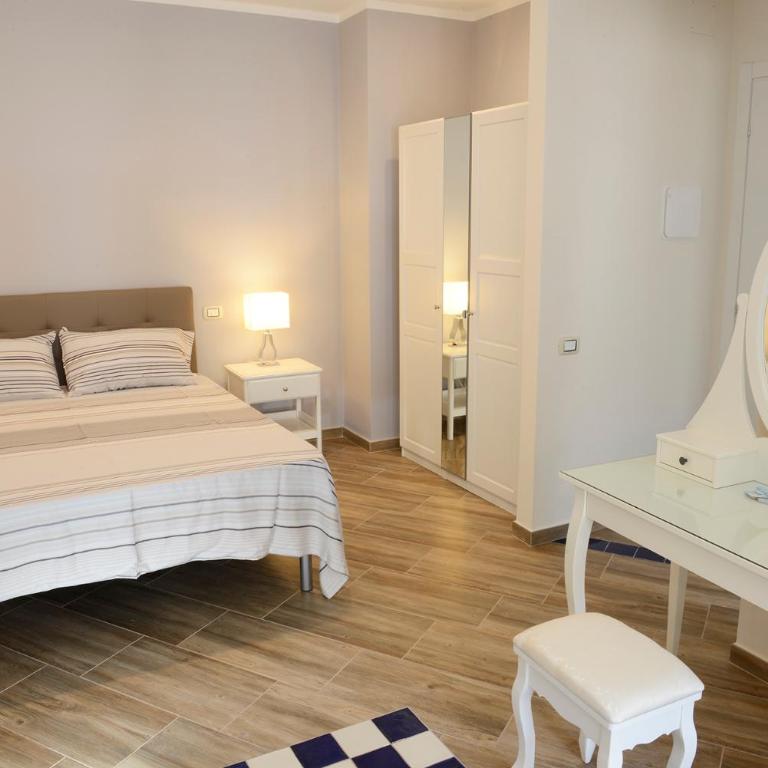 Fronte Del Porto Guesthouse - Habitación Doble Deluxe con balcón - 1