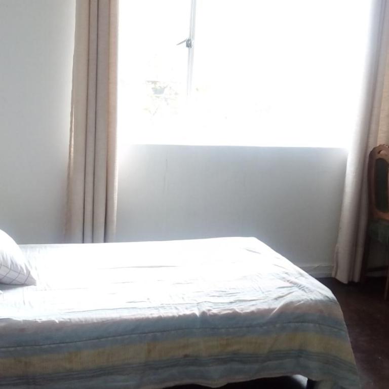 Hospedaje Mancora - Habitación Doble con baño compartido - 1 o 2 camas - 11