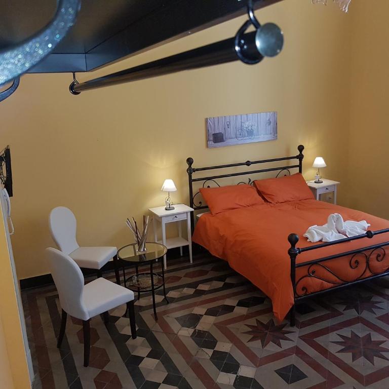 Central Suites Catania - Queen Room with Balcony - 16