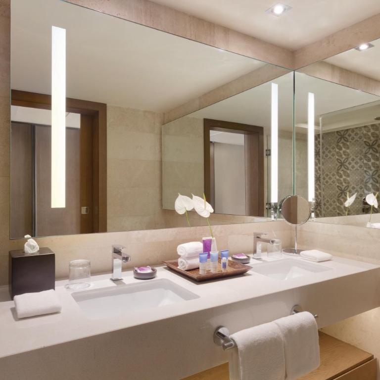 Hyatt Ziva Cancun All-Inclusive - King Room with Sofa Bed - Swim Up - 4