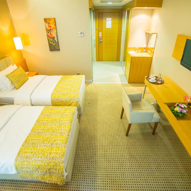 Ramada by Wyndham Podgorica - Atrium Twin Room - 1