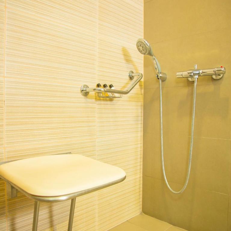 Ramada by Wyndham Podgorica - Twin Room - Disability Access - 2
