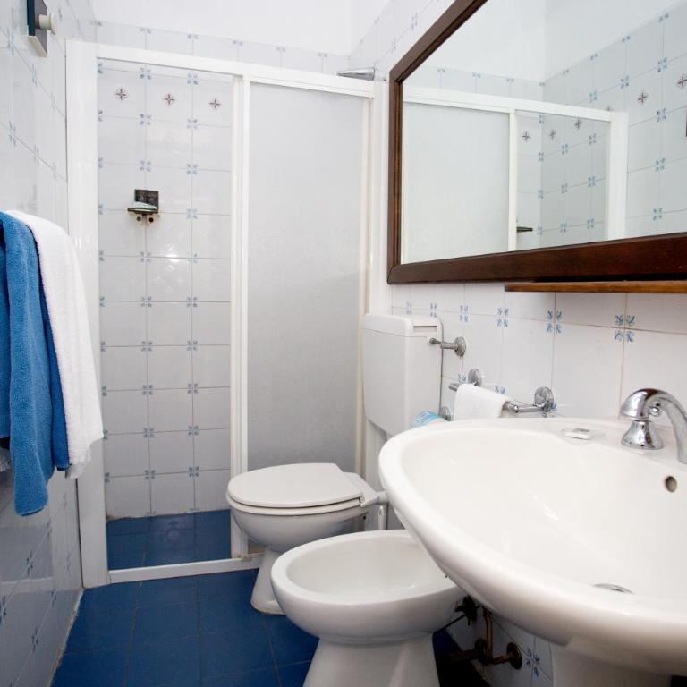 Hotel Poseidon - Economy Triple Room - 3