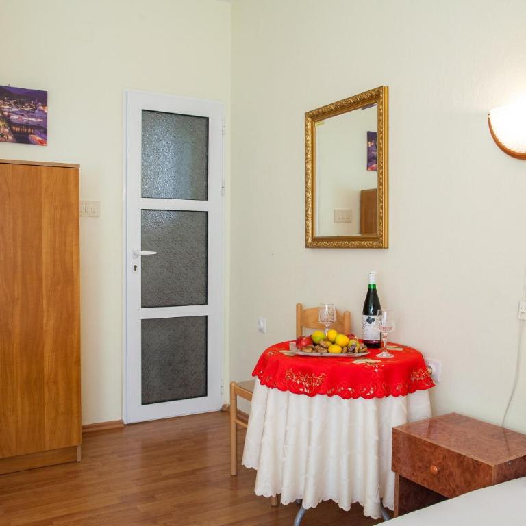 Apartments & Rooms Jelka - Standard Double Room - 7