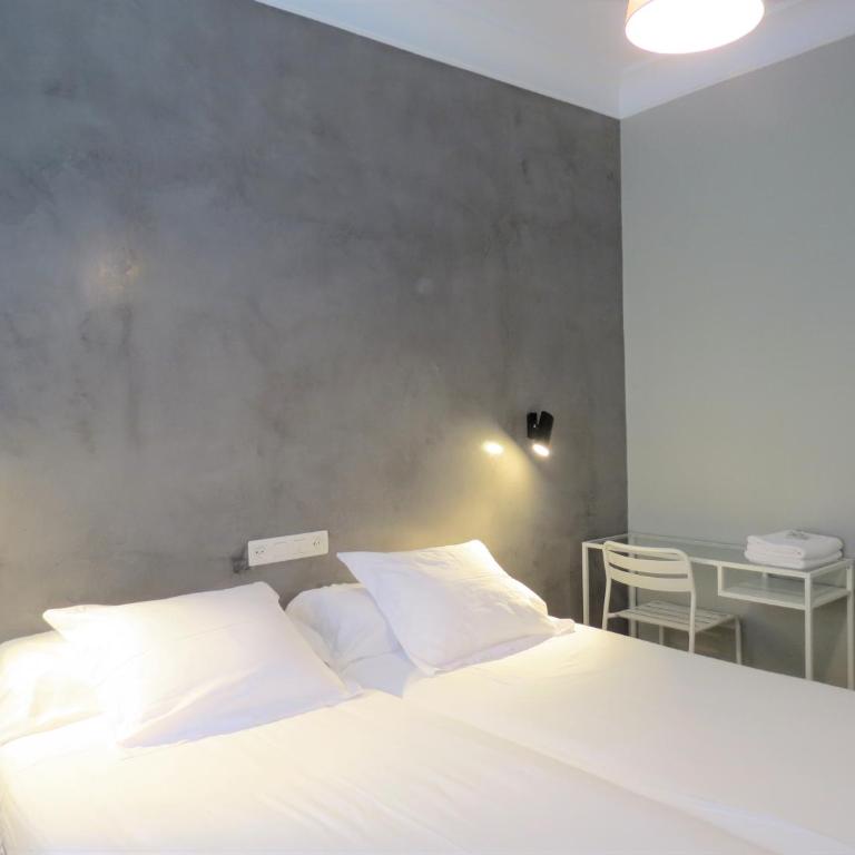 Pensión Don Claudio - Twin Room with Shared Bathroom - 4