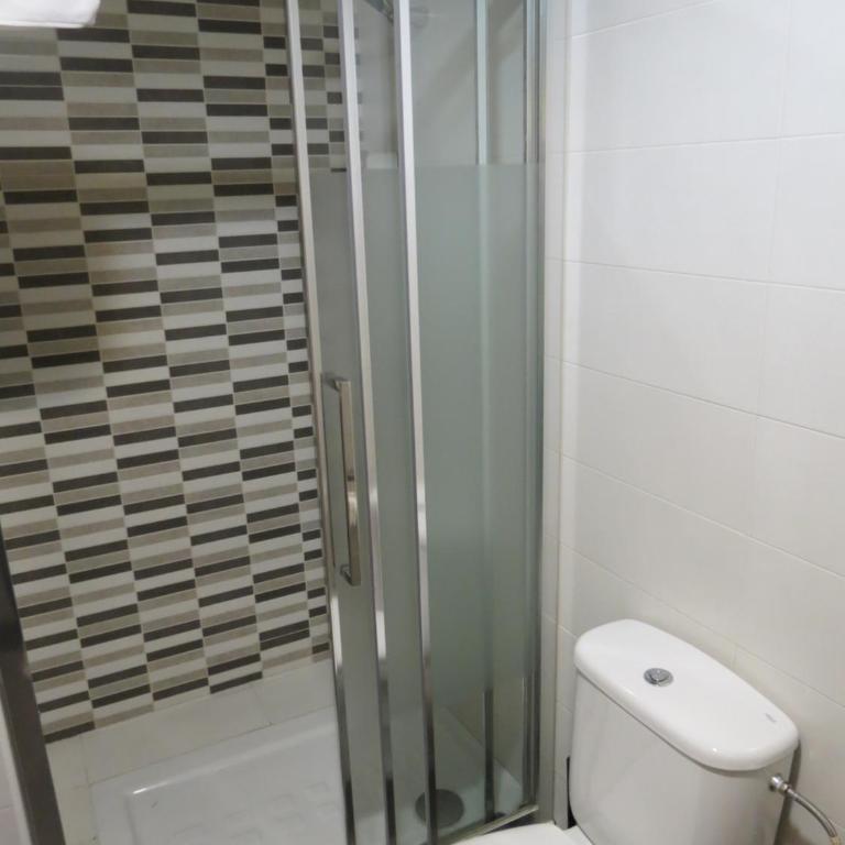 Pensión Don Claudio - Single Room with Private Bathroom - 8