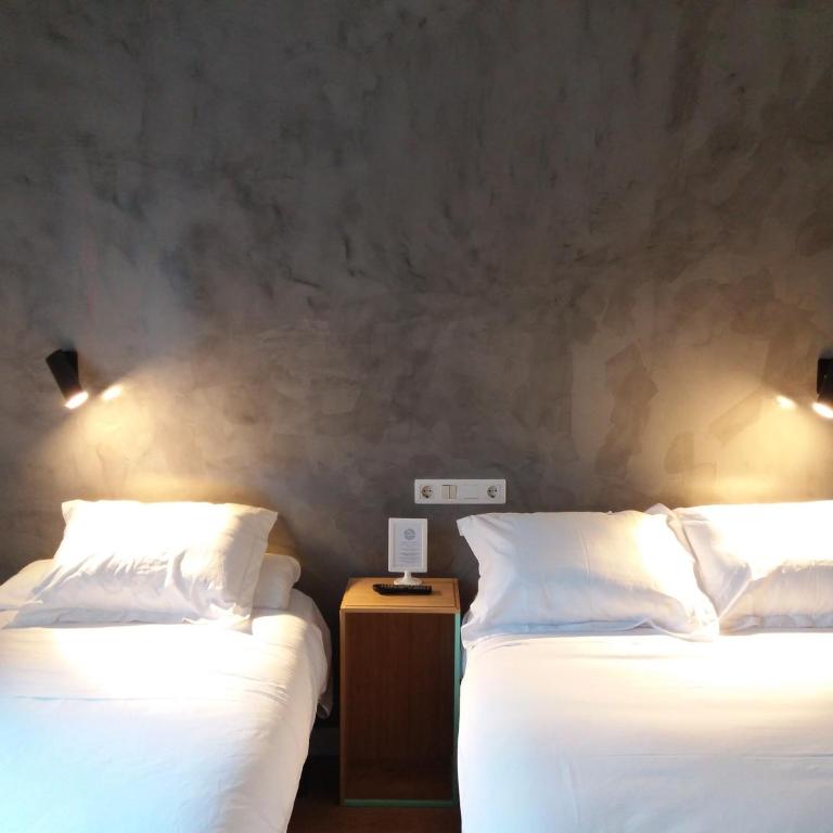 Pensión Don Claudio - Twin Room with Private Bathroom - 7