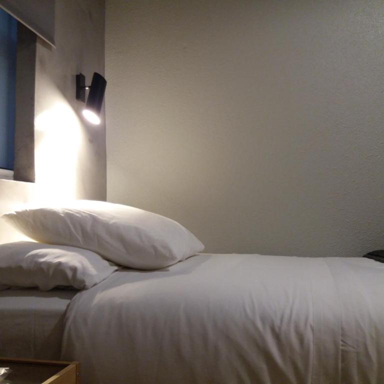Pensión Don Claudio - Single Room with Shared Bathroom - 2