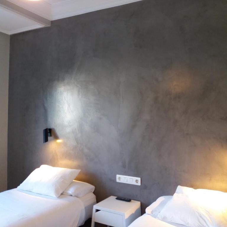 Pensión Don Claudio - Twin Room with Shared Bathroom - 1