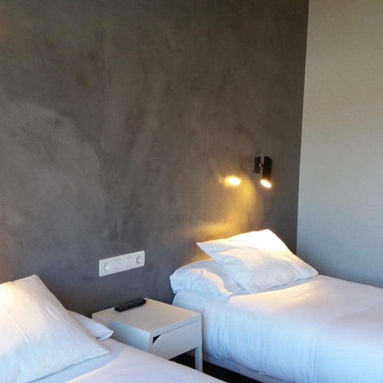 Pensión Don Claudio - Twin Room with Shared Bathroom - 3