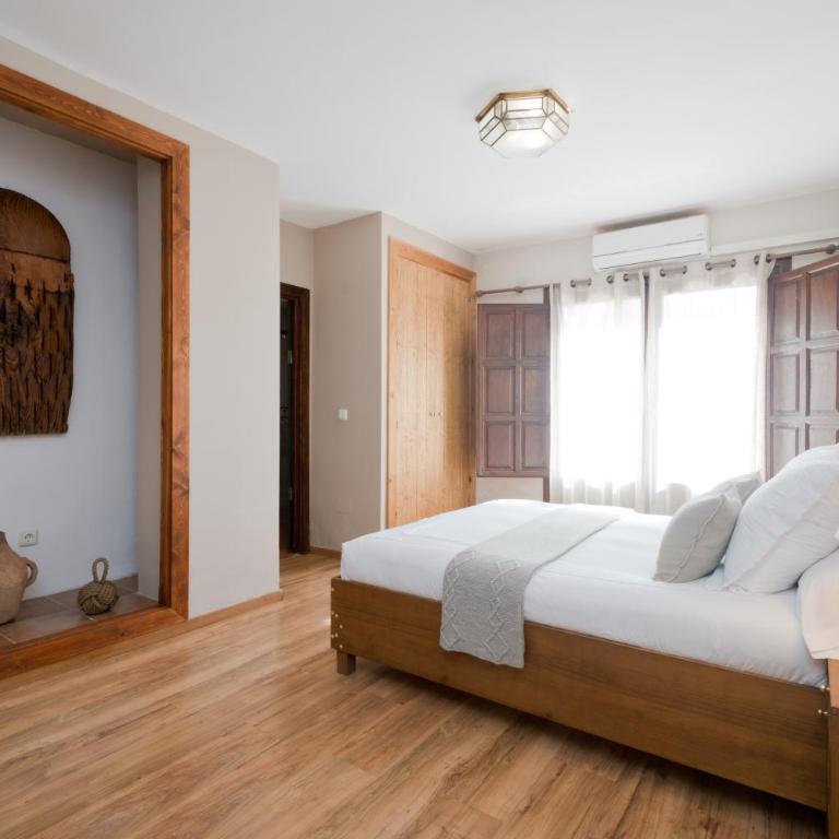 Casa Bombo - Deluxe Double Room with View to the Alhambra - 1