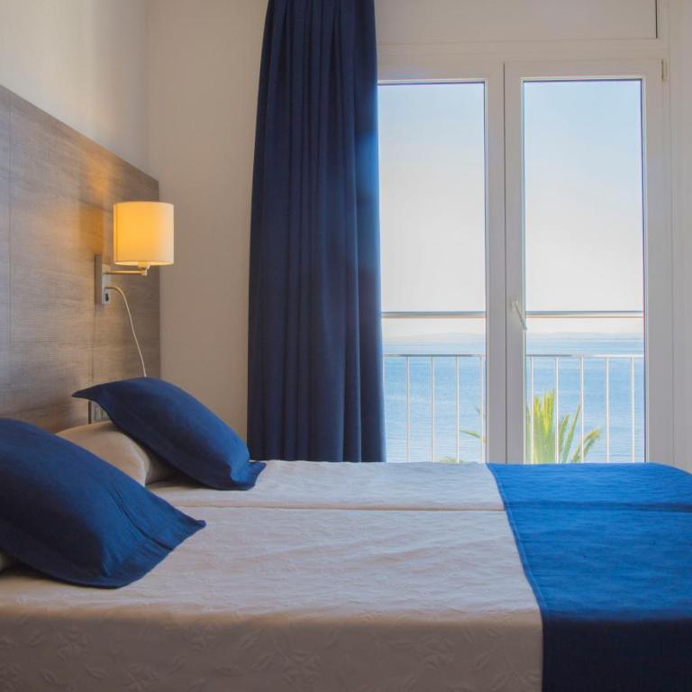 Hotel Risech - Habitación Triple con vistas al mar - 2