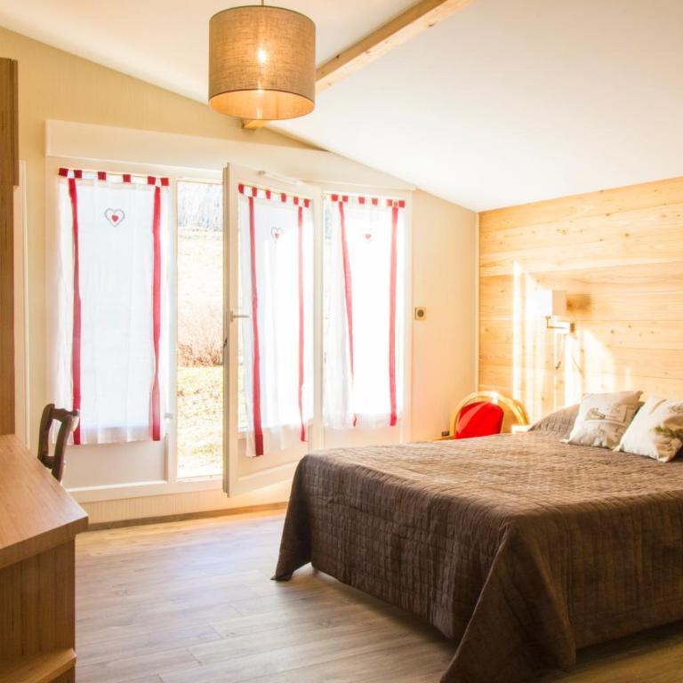Logis Le Vernay - Chambre Double Supérieure avec Terrasse - 8