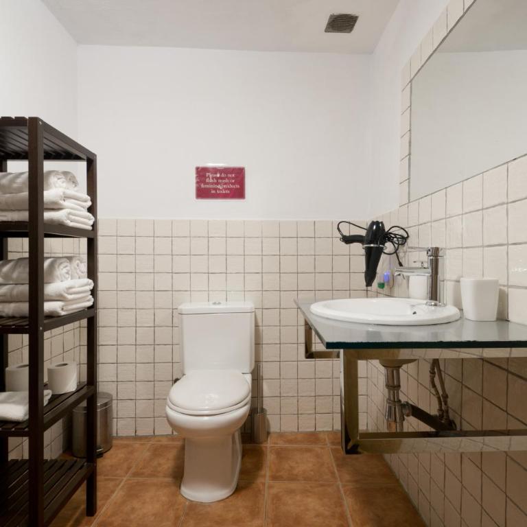Casa Bombo - Double Room with Private Bathroom and Views to the Alhambra - 4