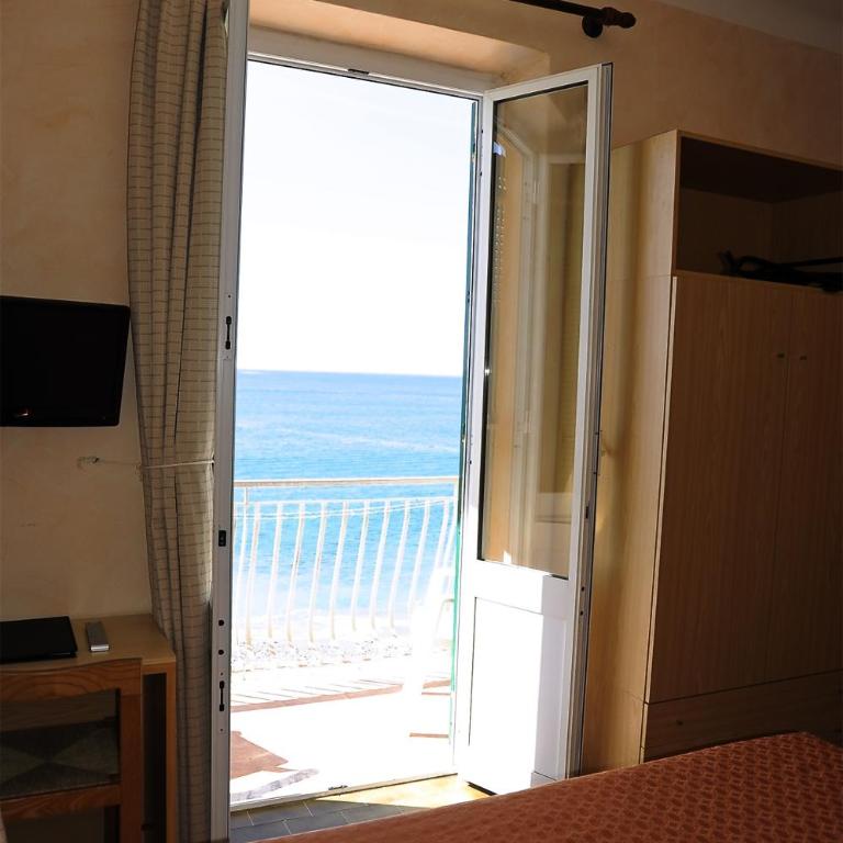 Hotel Bianca Maria - Camera Matrimoniale/Doppia con Letti Singoli con Balcone e Vista Mare - 4
