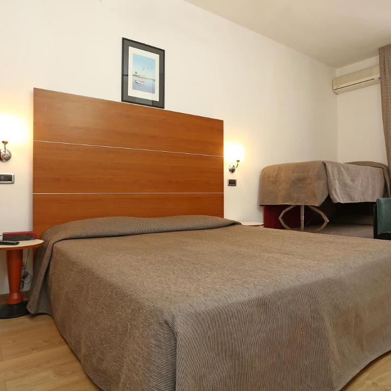 Hotel Corticella - Quadruple Room - 2